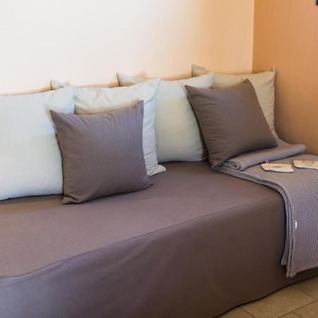 Helianthus Guesthouse Амоляни Екстериор снимка