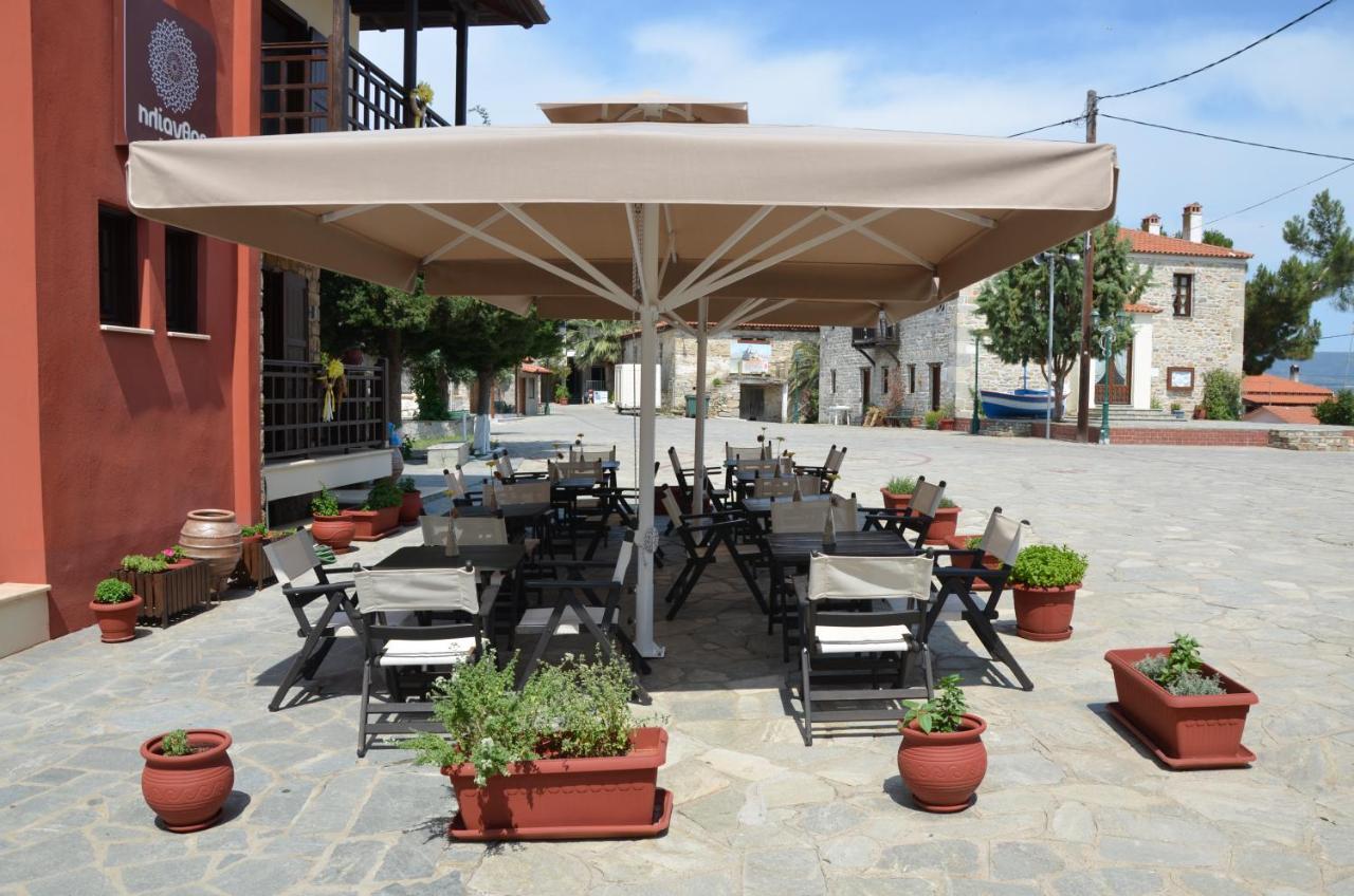 Helianthus Guesthouse Амоляни Екстериор снимка