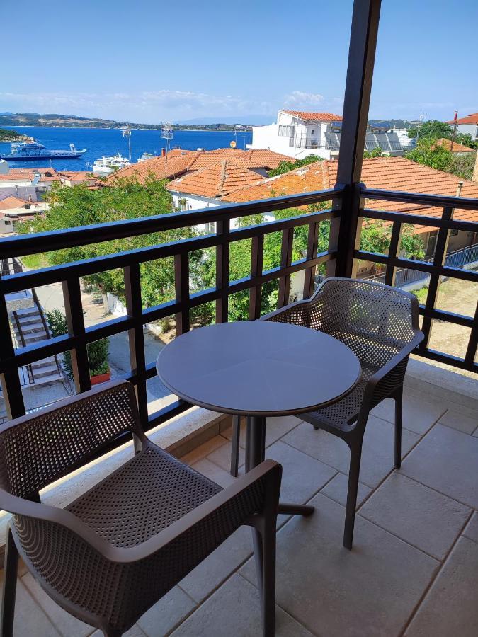 Helianthus Guesthouse Амоляни Екстериор снимка