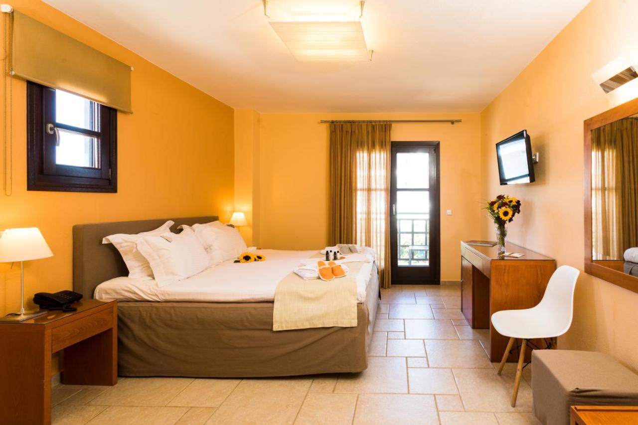 Helianthus Guesthouse Амоляни Екстериор снимка