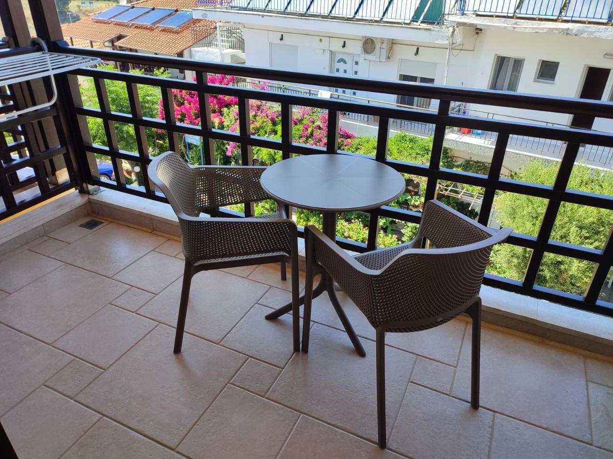 Helianthus Guesthouse Амоляни Екстериор снимка