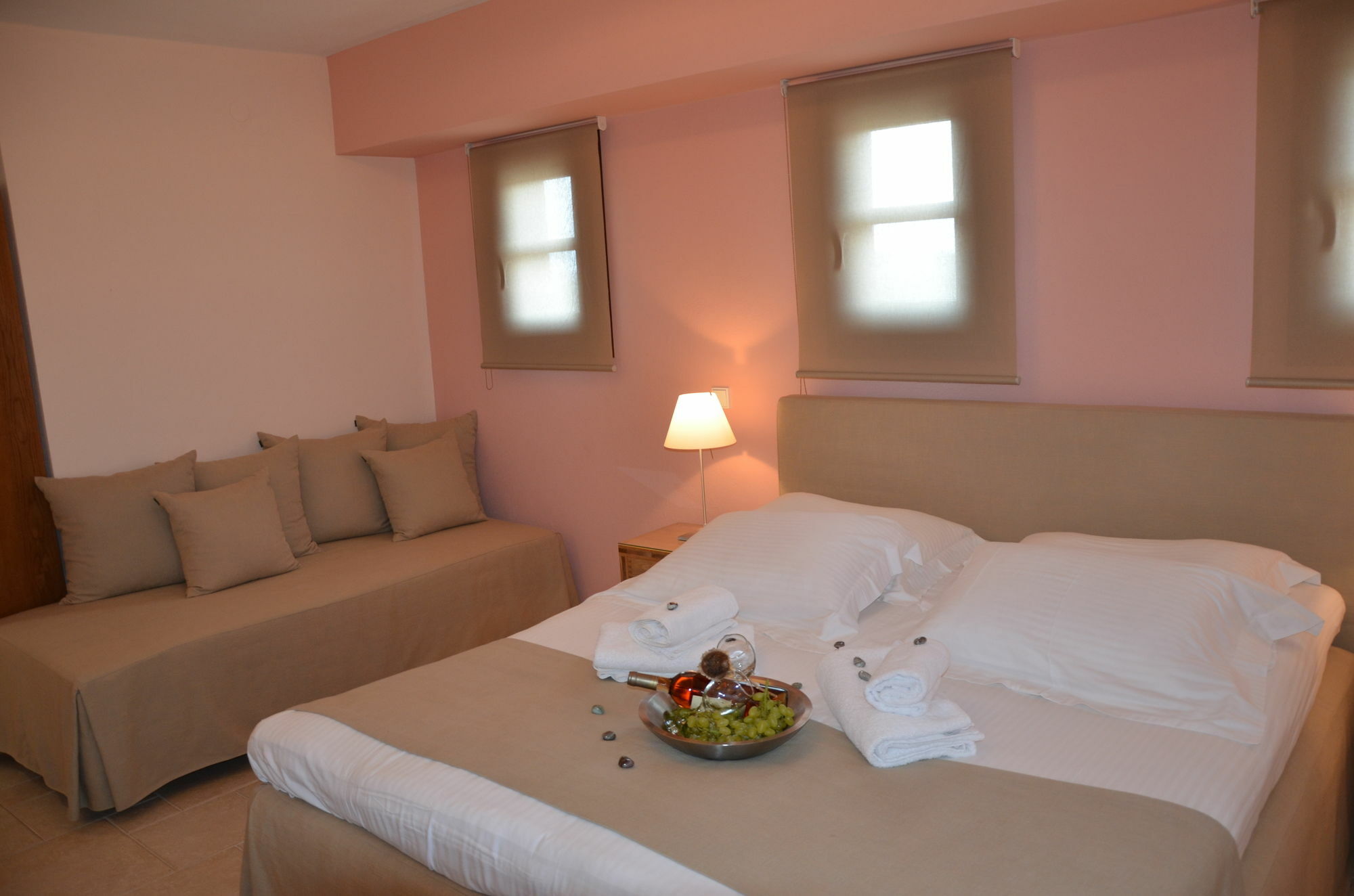 Helianthus Guesthouse Амоляни Екстериор снимка